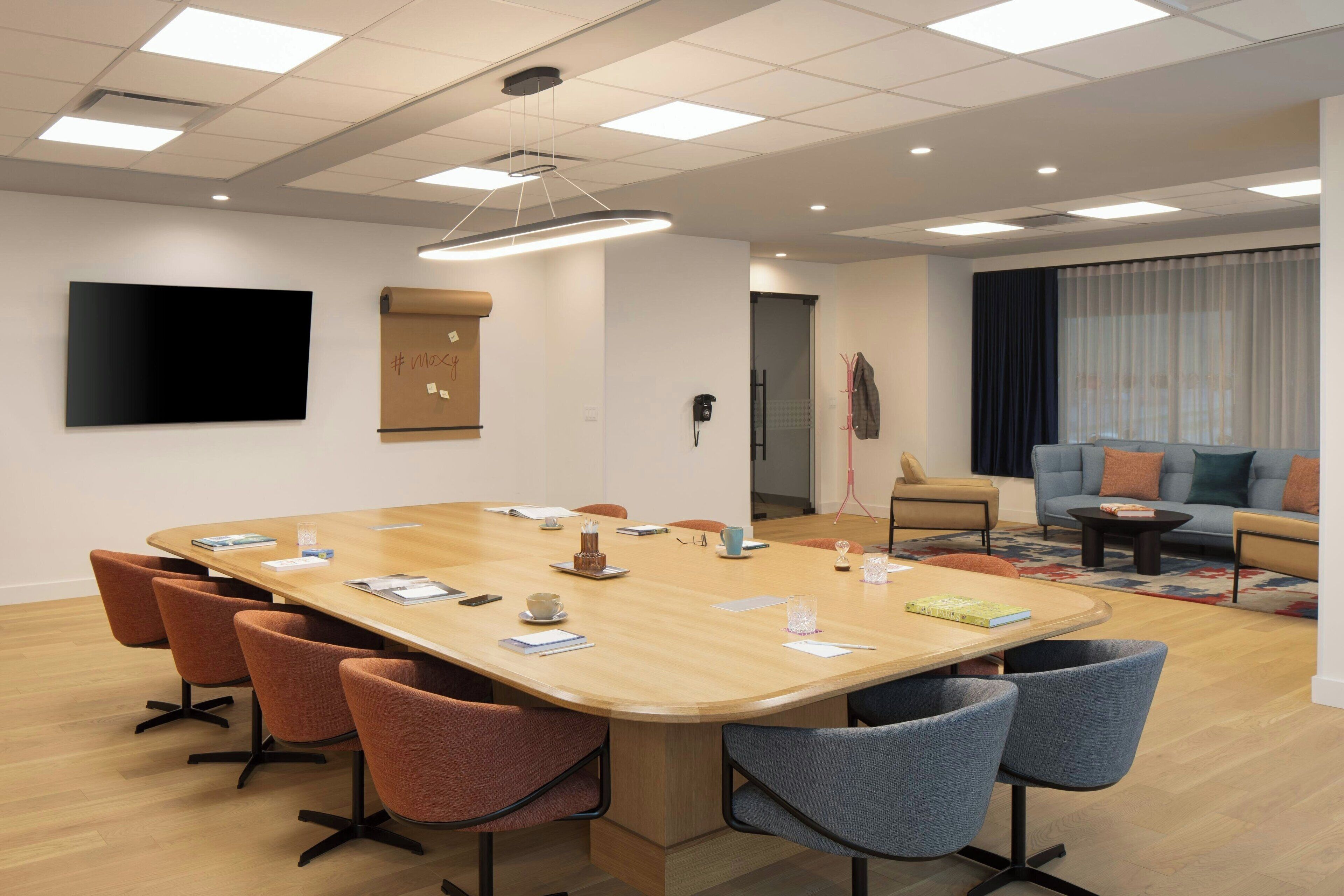 Photo - Moxy Montreal Downtown