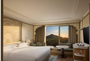 Deluxe Room, 1 King Bed | In-room safe, blackout drapes, soundproofing, iron/ironing board
