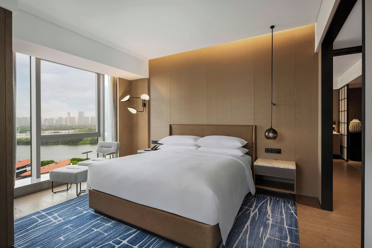 Luxury Suite, 1 King Bed, Bay View