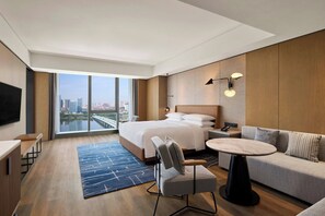 Down duvets, in-room safe, desk, laptop workspace - Sheraton Grand Xiamen Jimei (Xiamen)