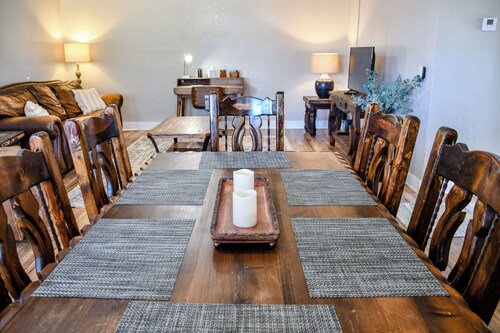 3 Bedroom, 1 Bath rock cottage in Walking Distance to Downtown Alpine