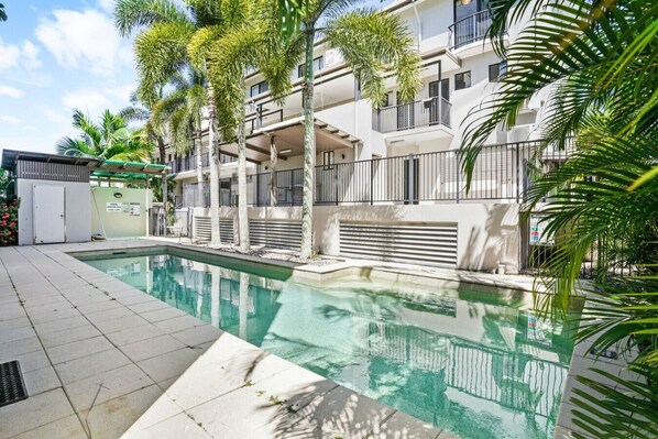 Pool - SeaBreeze City Loft- 2km to Centre. 4km to Airport (Cairns North)