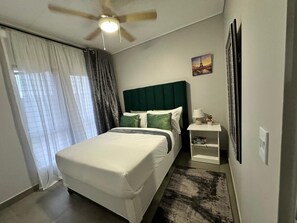 3 chambres, fer et planche à repasser, Wi-Fi, draps fournis