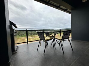 Outdoor dining - Mayamuye Lifestyles: A Modern Family Haven in Mbombela (Mbombela)