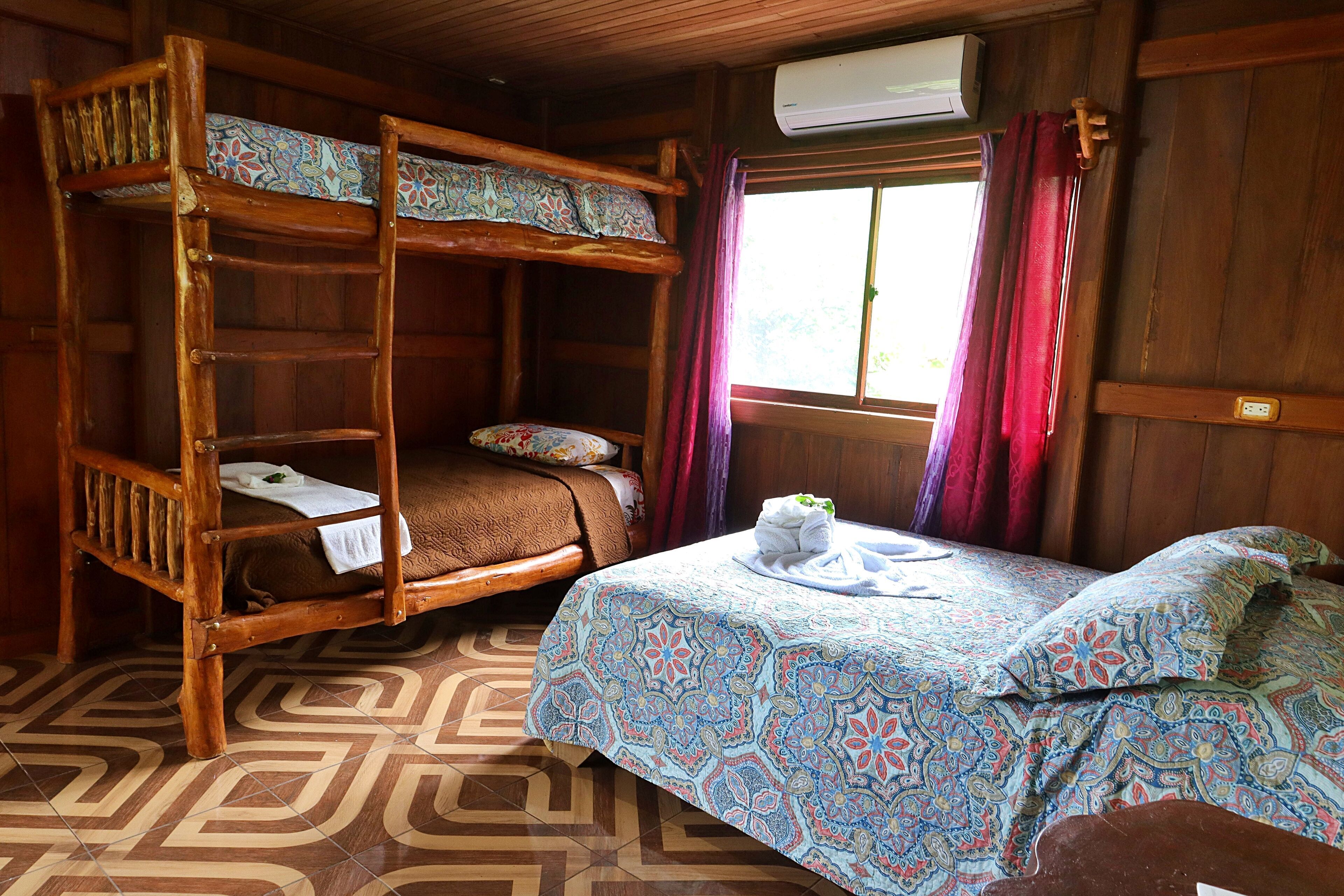 4 bedrooms, WiFi, bed sheets