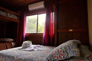 4 bedrooms, WiFi, bed sheets
