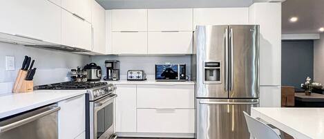 Mikrowelle, Ofen, Herdplatte, Geschirrspüler