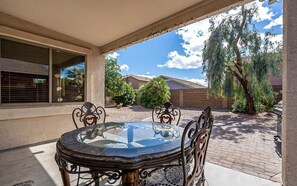 تناول الطعام بالخارج