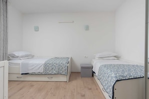 5 bedrooms, iron/ironing board, travel crib, WiFi (free)