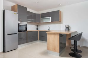 Coffee/tea maker, fridge, microwave, oven