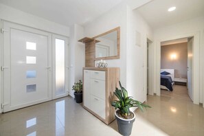 5 chambres, fer et planche à repasser, lit parapluie, Wi-Fi gratuit