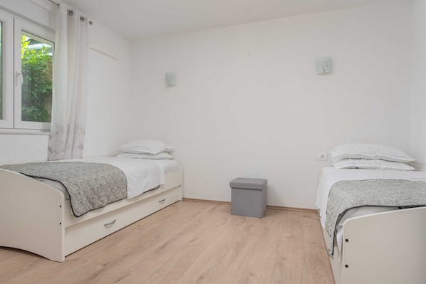 5 bedrooms, iron/ironing board, travel cot, free WiFi