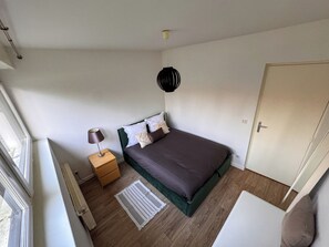 1 chambre, fer et planche à repasser, Wi-Fi, draps fournis