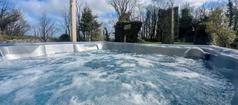 4 bedroom accommodation in Carmarthen