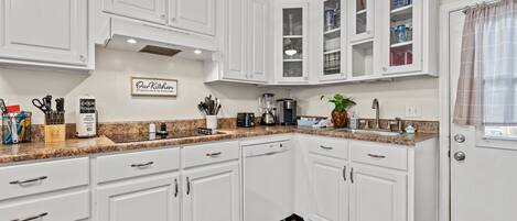 Mikroaaltouuni, uuni, liesi, astianpesukone