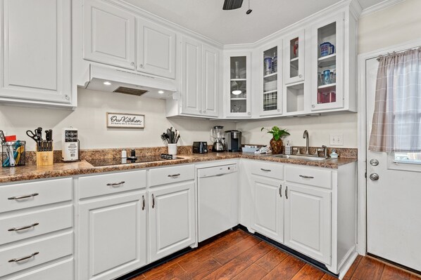 電子レンジ、オーブン、コンロ、食器洗い機