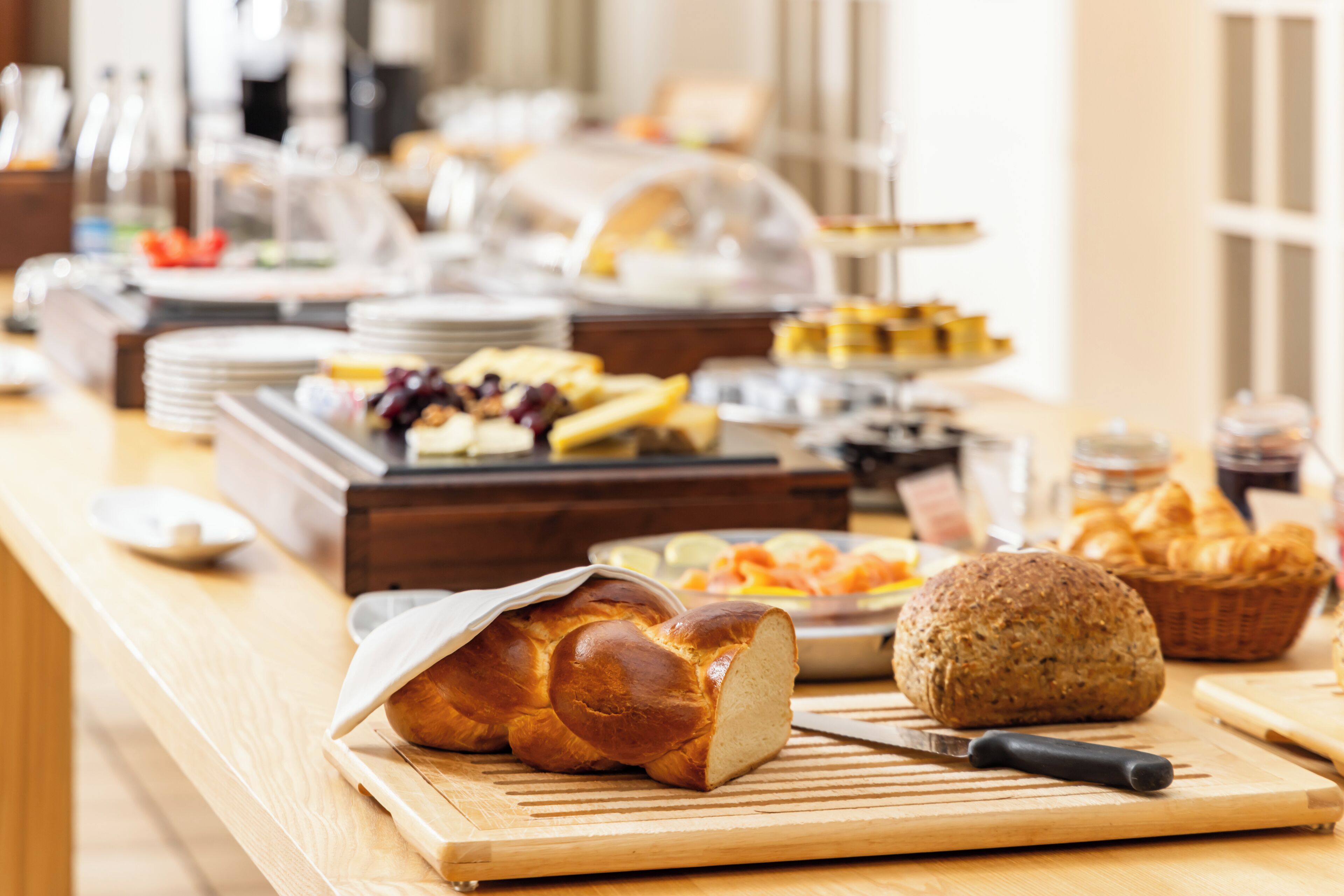 Café da manhã com buffet diário (CHF 21 por pessoa) 