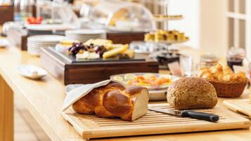 Daily buffet breakfast (CHF 21 per person)