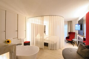 Junior Double Room | In-room safe, desk, laptop workspace, free WiFi - Romantik Hotel & Restaurant Sternen (Kriegstetten)