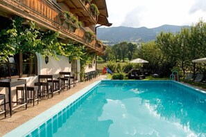 Seasonal outdoor pool - Hotel Alpenhof (Aurach bei Kitzbuehel)