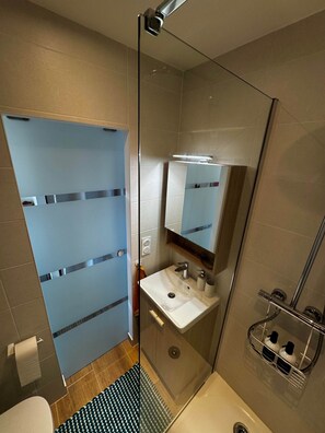 Shower, hair dryer, towels, soap - Canastel 41 (Le Grau-du-Roi)