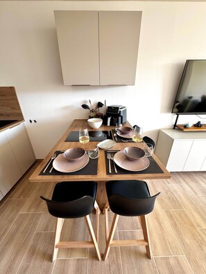 Dining - Canastel 41 (Le Grau-du-Roi)