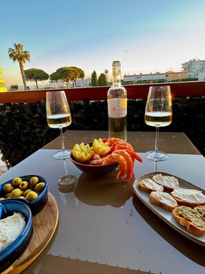 Outdoor dining - Canastel 41 (Le Grau-du-Roi)