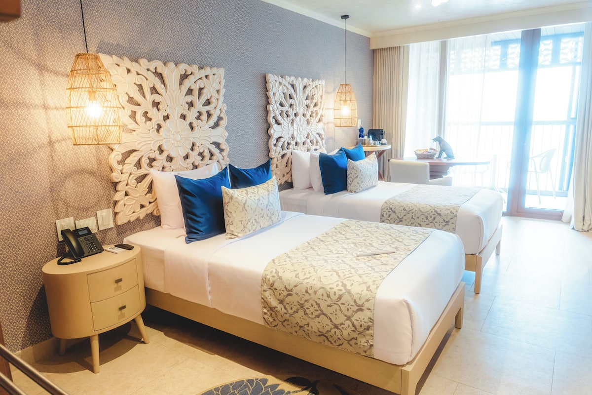 Soundproofing, free WiFi, bed sheets