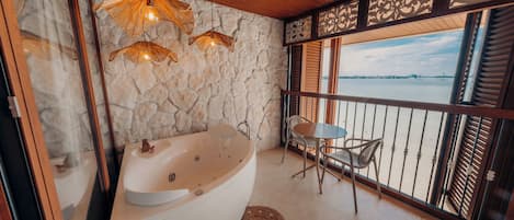 มินิบาร์ฟรี, ตู้นิรภัยในห้องพัก, ห้องเก็บเสียง, เตารีด/โต๊ะรีดผ้า