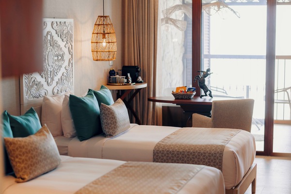 Free minibar, in-room safe, soundproofing, iron/ironing board