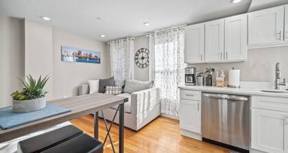 Lux 2nd floor 3brm/1bath