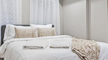 3 habitaciones, tabla de planchar con plancha, wifi y ropa de cama