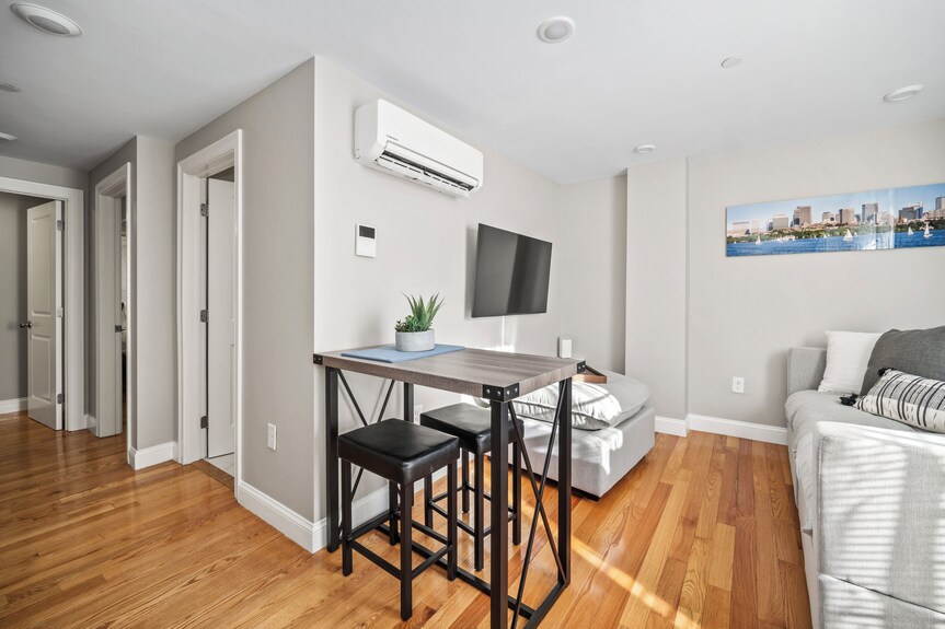 Lux 2nd Floor 3brm/1bath - Boston, MA