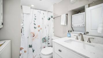 風筒、提供毛巾、廁紙