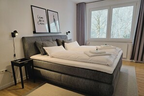 1 bedroom, desk, free WiFi, bed sheets