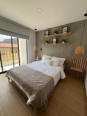 2 habitaciones, escritorio, tabla de planchar con plancha y wifi gratis 