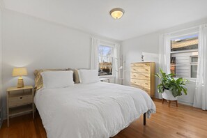 3 bedrooms, iron/ironing board, travel crib, free WiFi - 3BR 2BA  Ballard Blue, Seattle (Seattle)