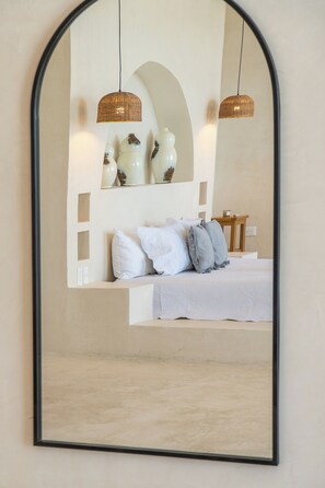 4 bedrooms, desk, WiFi