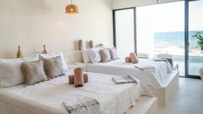 4 bedrooms, desk, WiFi