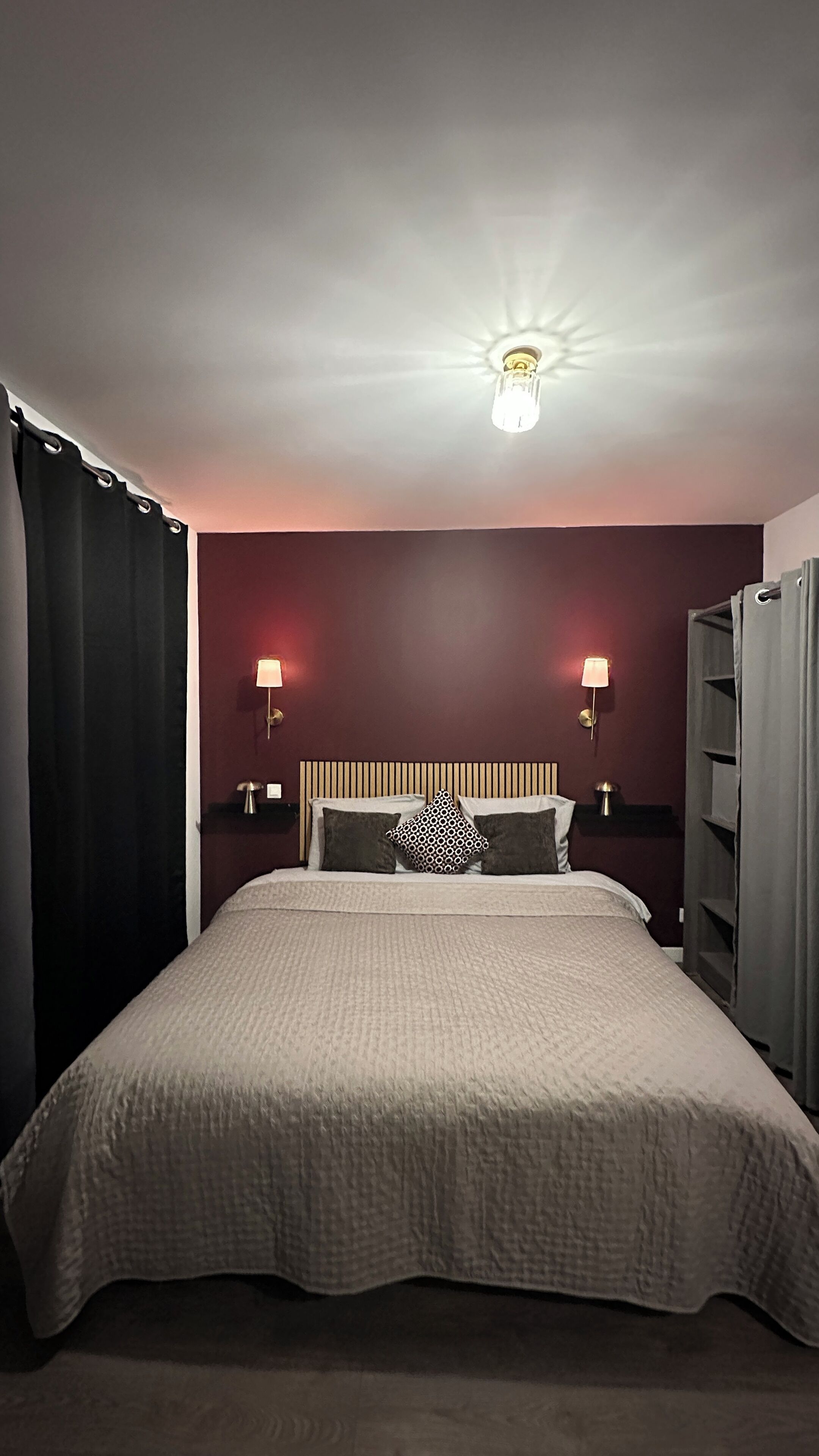 2 slaapkamers, een bureau, een strijkplank/strijkijzer, gratis wifi