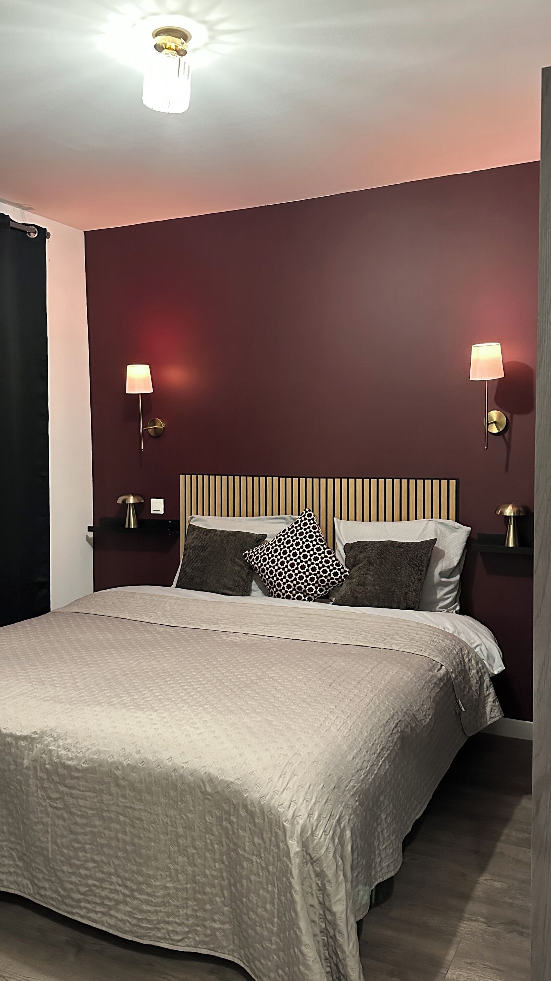 2 slaapkamers, een bureau, een strijkplank/strijkijzer, gratis wifi
