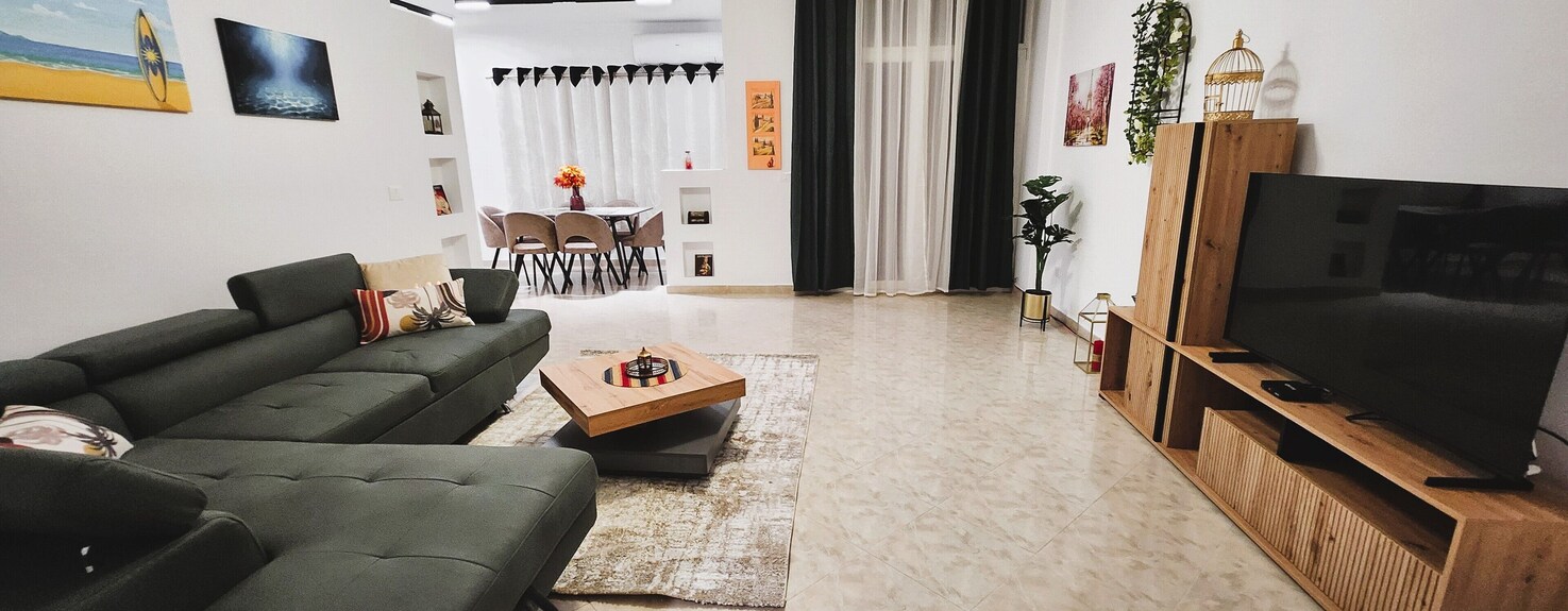 2-bedroom Apartment In Durrës Promenade With Balcony And Terrace - Durrës