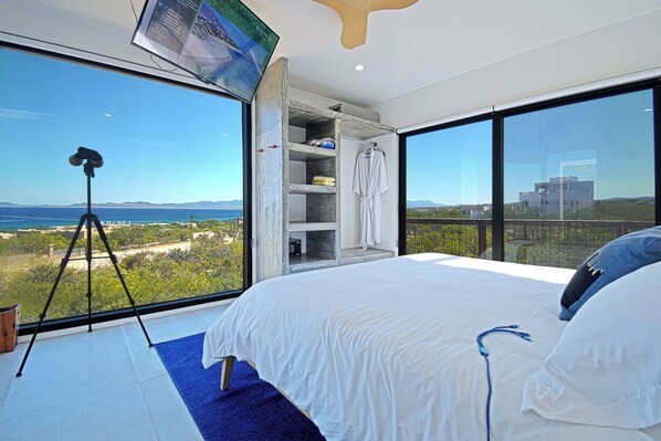 3 chambres, bureau, fer et planche à repasser, lit parapluie