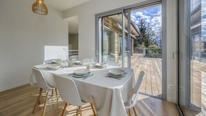 Dining - Wooden Villa 4* (Veyrier-du-Lac)