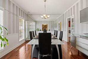Dining - New! Luxe Family-Friendly Staycation Sleeps 16+ (College Park)