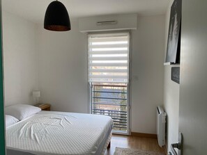 2 bedrooms, iron/ironing board, WiFi, bed sheets - Apartment in the center of town, view of the Jardin des Plantes, with secure parking. (Nantes)