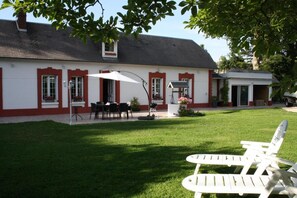 Outdoor dining - Gîtes de France® - Le Clos du Geai (CANOUVILLE)