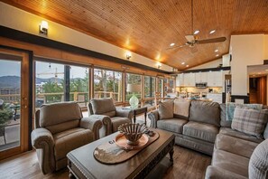 TV, fireplace, offices