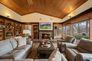 TV, fireplace, offices