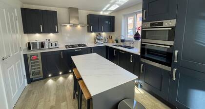 New prestigious 5 bed house near science park